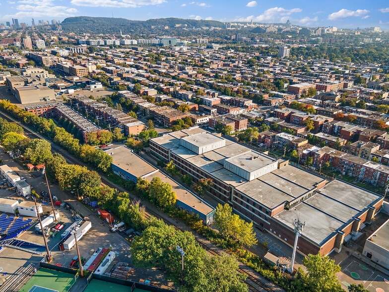 More Photos Of 403-409 Rue Saint-Roch, Montréal Warehouse For Sale