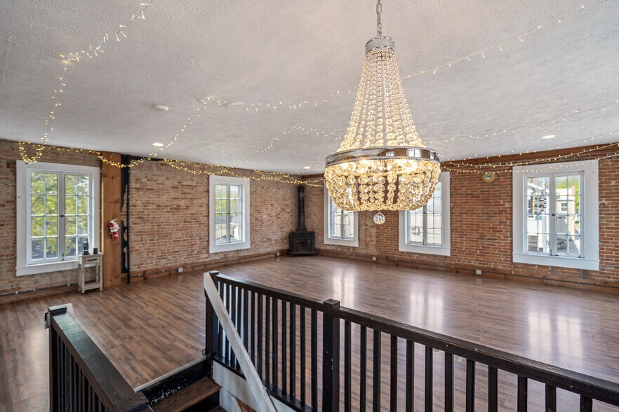 More Photos Of 7-11 E Franklin St, Bellbrook Storefront Retail Office For Lease