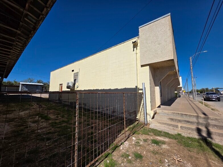 More Photos Of 116 Broadway St, Mertzon General Retail For Sale