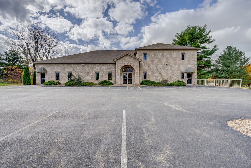 More Photos Of 1129 Thomas Jefferson Rd, Forest General Retail For Sale