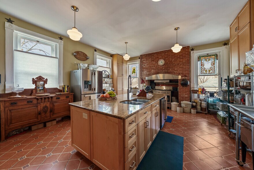 More Photos Of 809 Hall St, Saint Joseph Hospitality For Sale