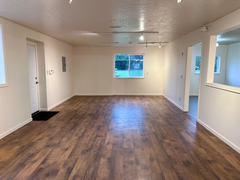 More Photos Of 720 NE Granger Ave, Corvallis Manufacturing For Lease