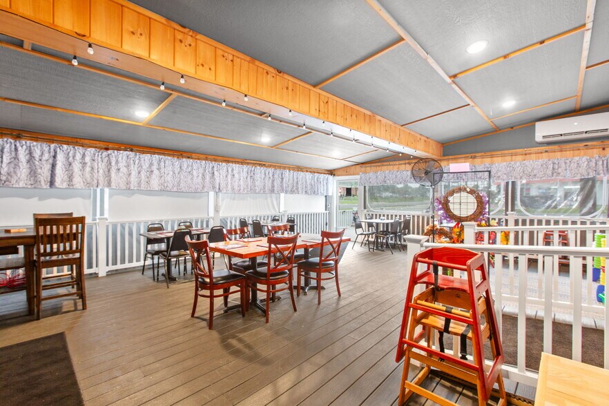 More Photos Of 1006 & 1008 S Church Lane, Tappahannock General Retail For Sale