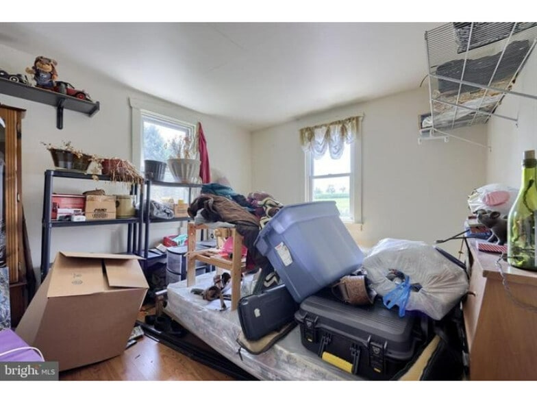 More Photos Of 240 Railroad Ave, Bird In Hand Flex For Sale
