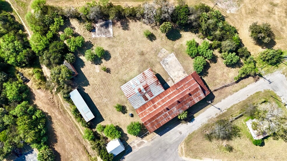 More Photos Of 305 W Houston St, Beeville Warehouse For Sale