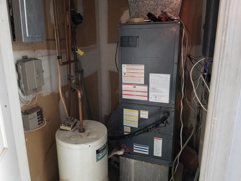 More Photos Of 4700 Stamp Rd, Marlow Heights General Retail For Lease