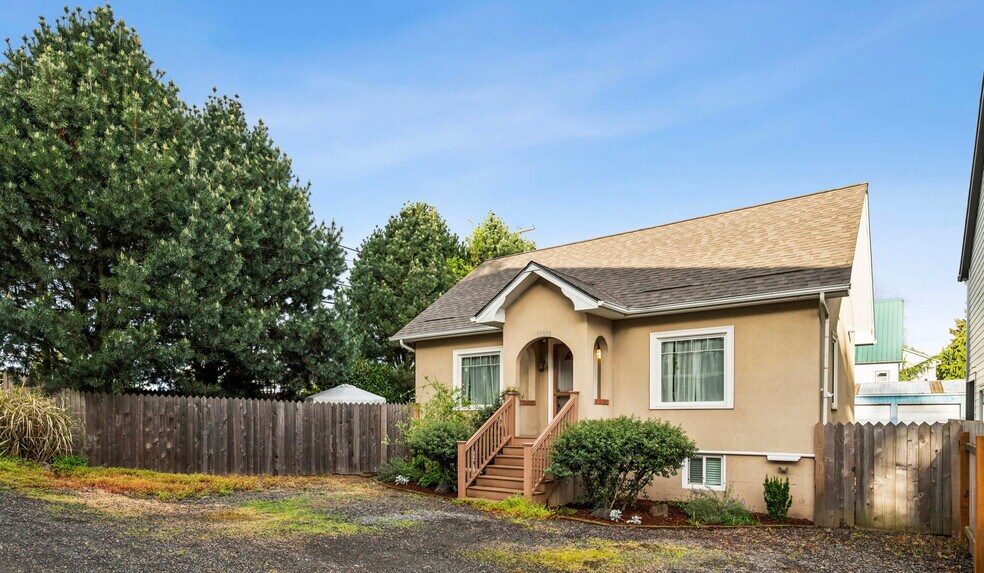 More Photos Of 11020 N Moore Ave, Portland Flex For Sale