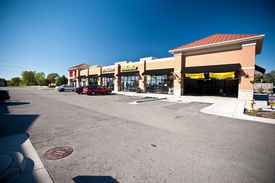 Primary Photo Of 313 S Schmale Rd, Carol Stream Freestanding For Lease