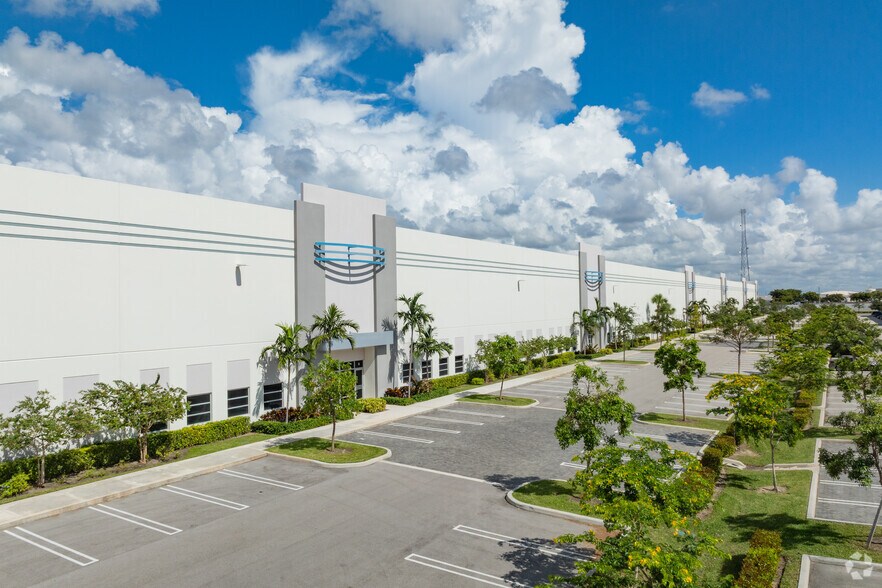 More Photos Of 1240-1270 NE 48th St, Pompano Beach Unknown For Lease