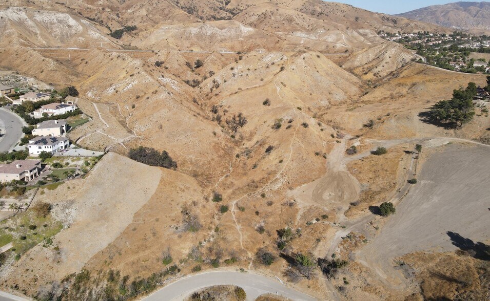 More Photos Of 18100 Sesnon Blvd, Granada Hills Land For Lease