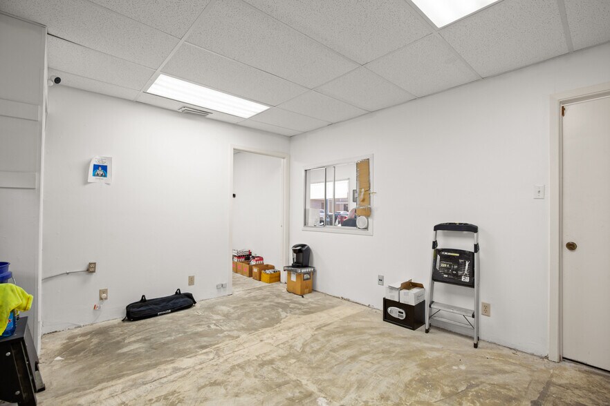 More Photos Of 9300 Brown Ln, Austin Warehouse For Lease