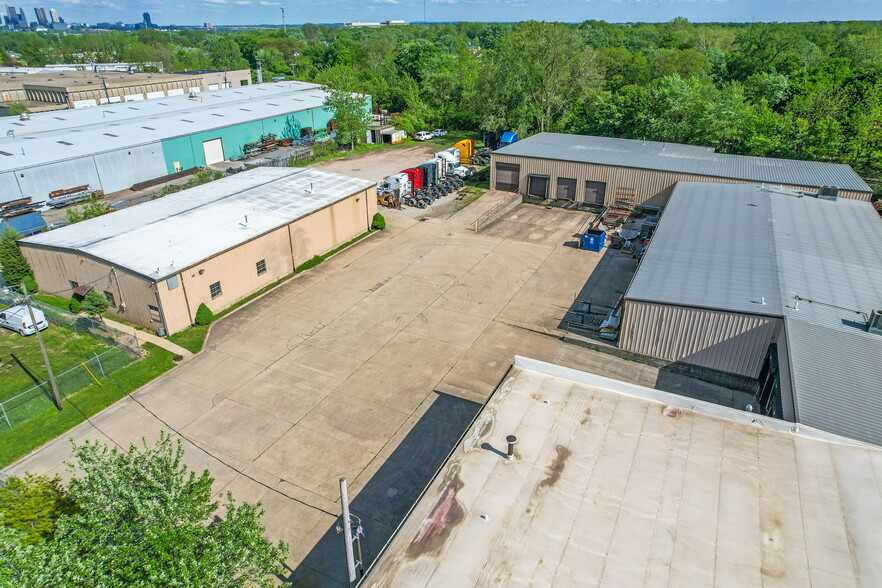 More Photos Of 2591 Harrison Rd, Columbus Warehouse For Sale