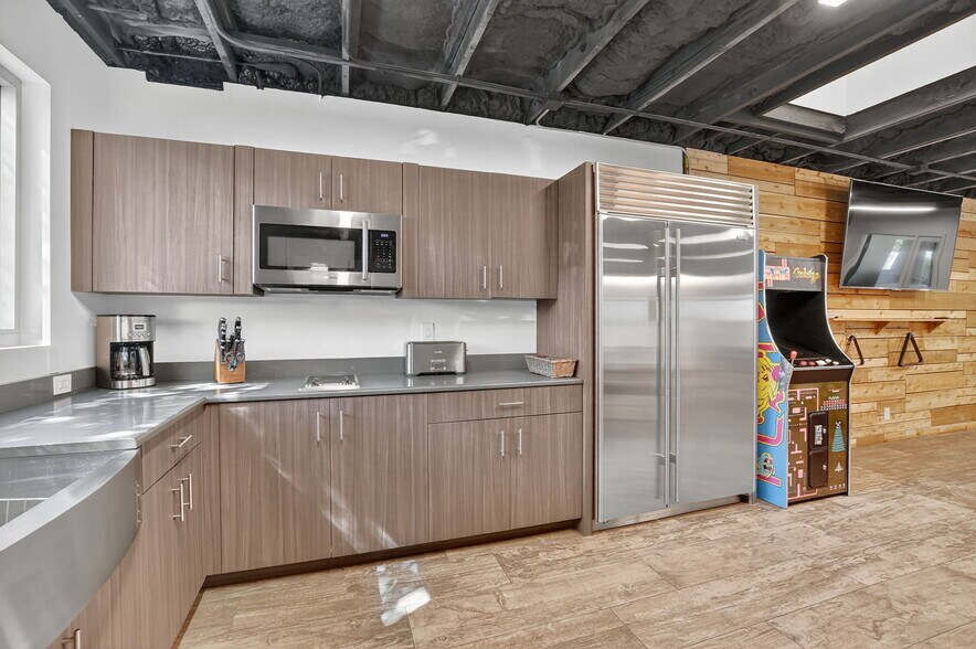 More Photos Of 442 NW 35th St, Boca Raton Office For Sale