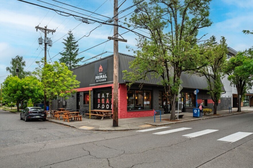 More Photos Of 4905 SE Woodstock Blvd, Portland Freestanding For Sale