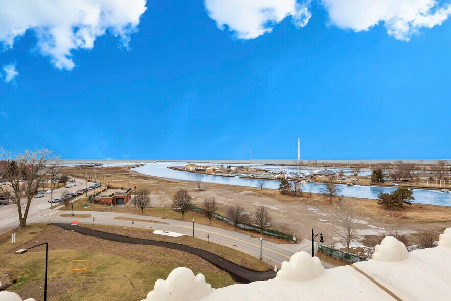 More Photos Of 301 Broadway, Lorain Hotel For Sale