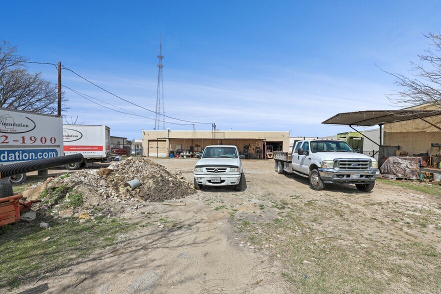 More Photos Of 3616-3618 Dividend Dr, Garland Manufacturing For Sale