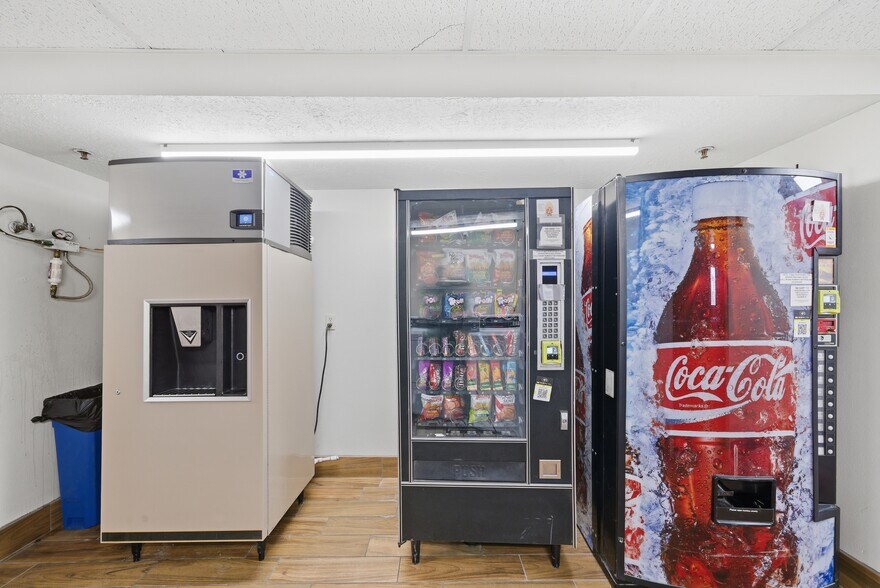 More Photos Of 626 W 1400 N, Beaver Hotel For Sale