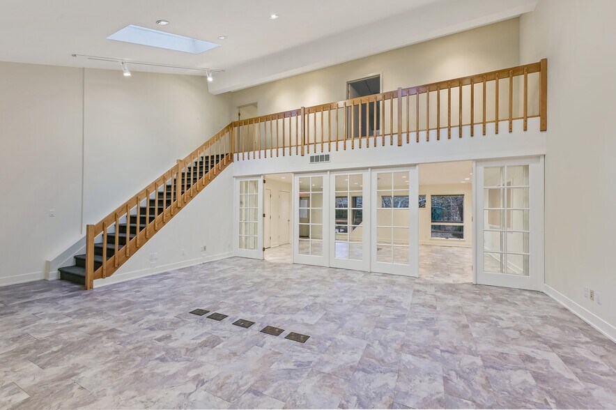 More Photos Of 16 Goodfriend Dr, East Hampton Office Residential For Sale