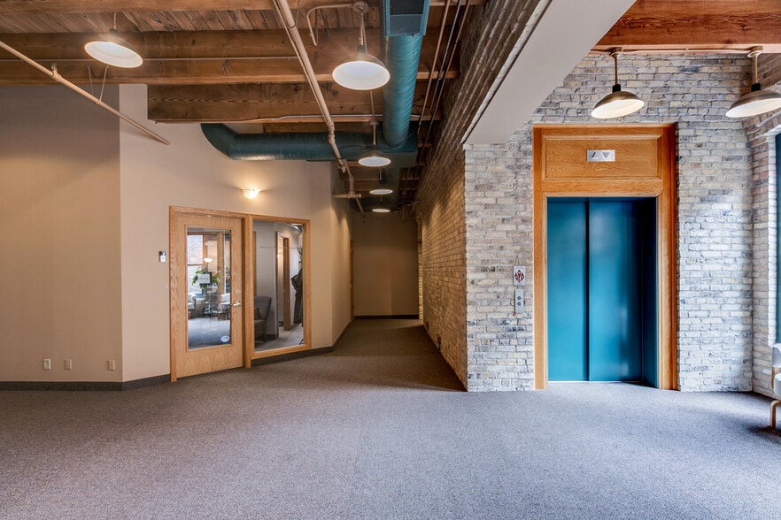 More Photos Of 413 Wacouta St, Saint Paul Office Residential For Lease