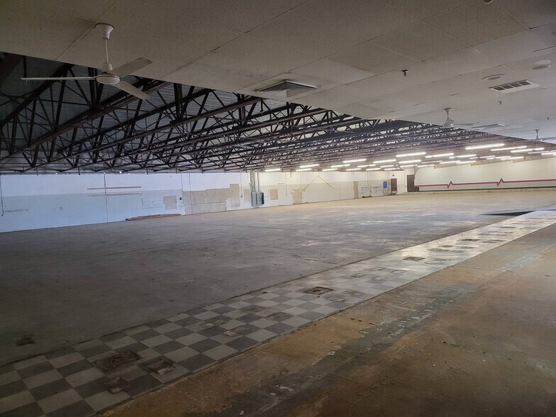 More Photos Of 361 Blanding Blvd, Orange Park Bowling Alley For Sale