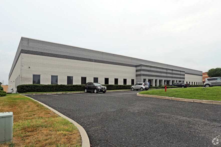 More Photos Of 130 Twinbridge Dr, Pennsauken Warehouse For Lease