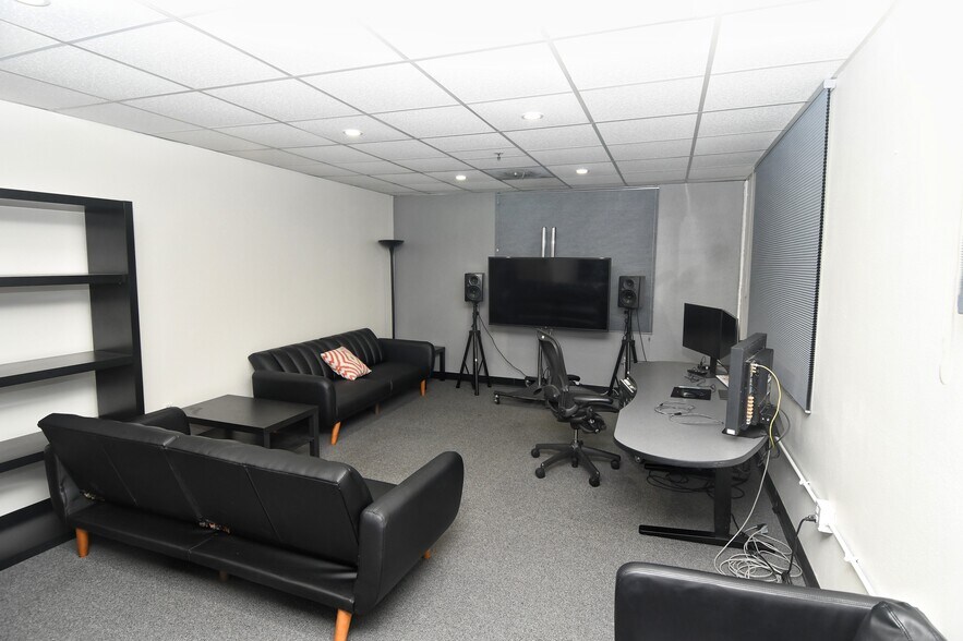 More Photos Of 1111 S Victory Blvd, Burbank Research And Development For Sale