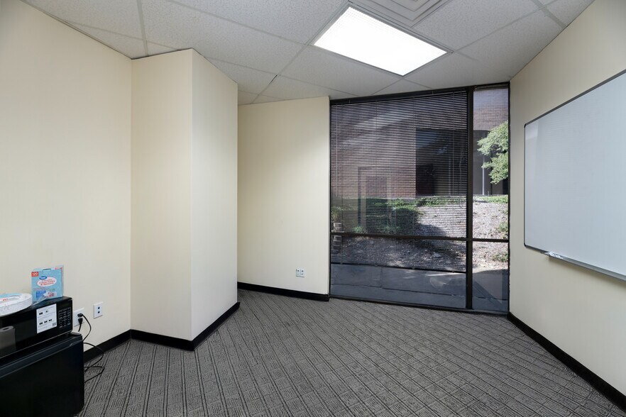 More Photos Of 1610 Corporate Ct, Irving Office For Lease