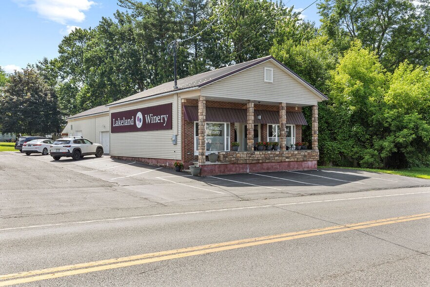More Photos Of 877 State Fair Blvd, Solvay Storefront For Sale