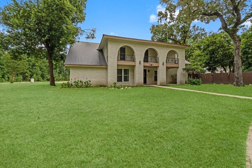 More Photos Of 2042 Teal Dr, Spring Dormitory For Sale