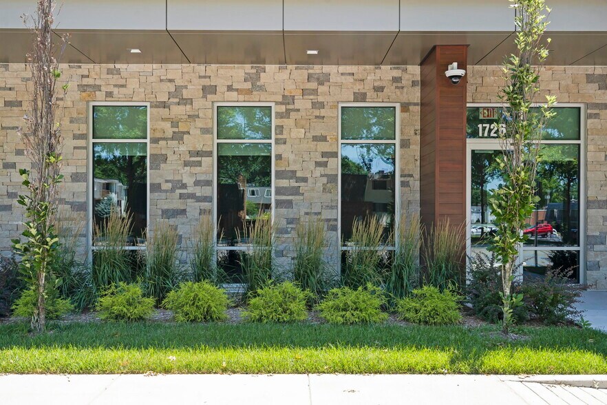 More Photos Of 1724 S Luster Ave, Springfield Office For Lease