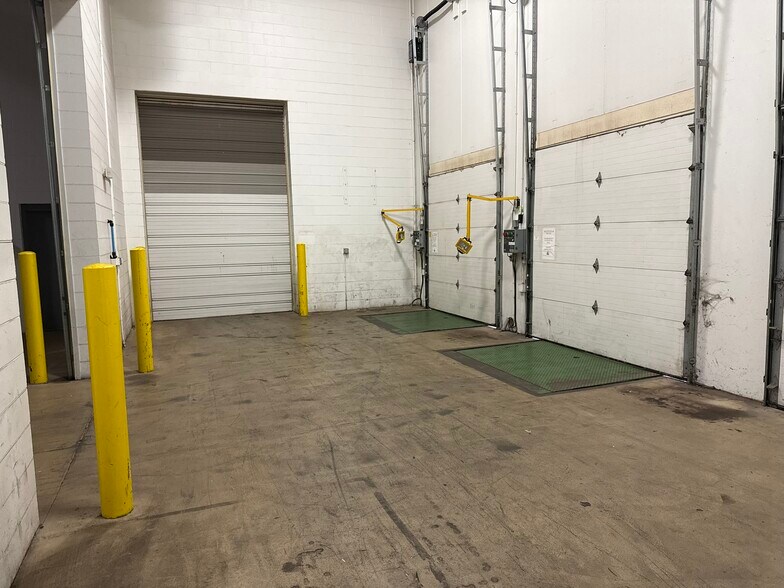 More Photos Of 1776 W Matthew Dr, De Pere Manufacturing For Sale