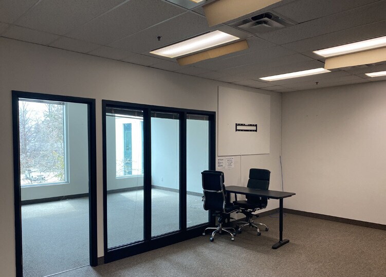 More Photos Of 1540 Cornwall Rd, Oakville Office For Lease