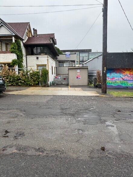 More Photos Of 3410 Woodland Park Ave N, Seattle Warehouse For Lease