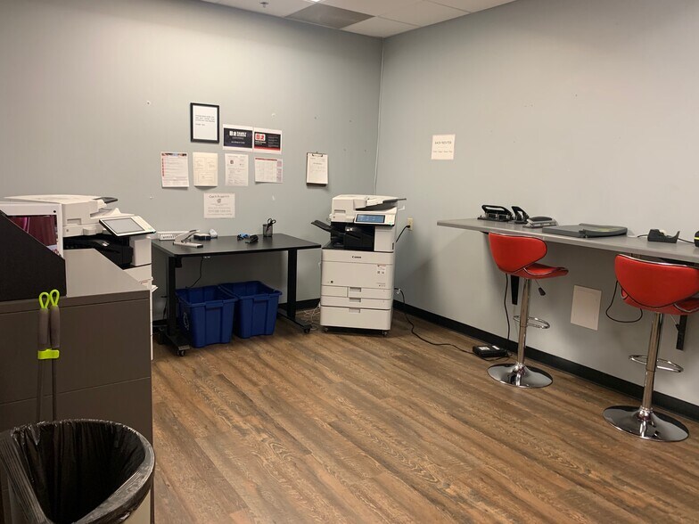 More Photos Of 517 N Westhill Blvd, Appleton Freestanding For Lease