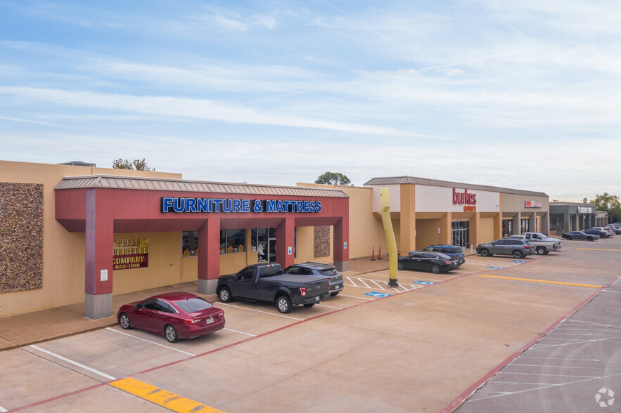 Primary Photo Of 2005-2017 S Washington St, Kaufman General Retail For Lease