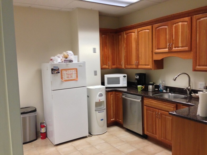 More Photos Of 41 S Chester Ave, Pasadena Research And Development For Lease