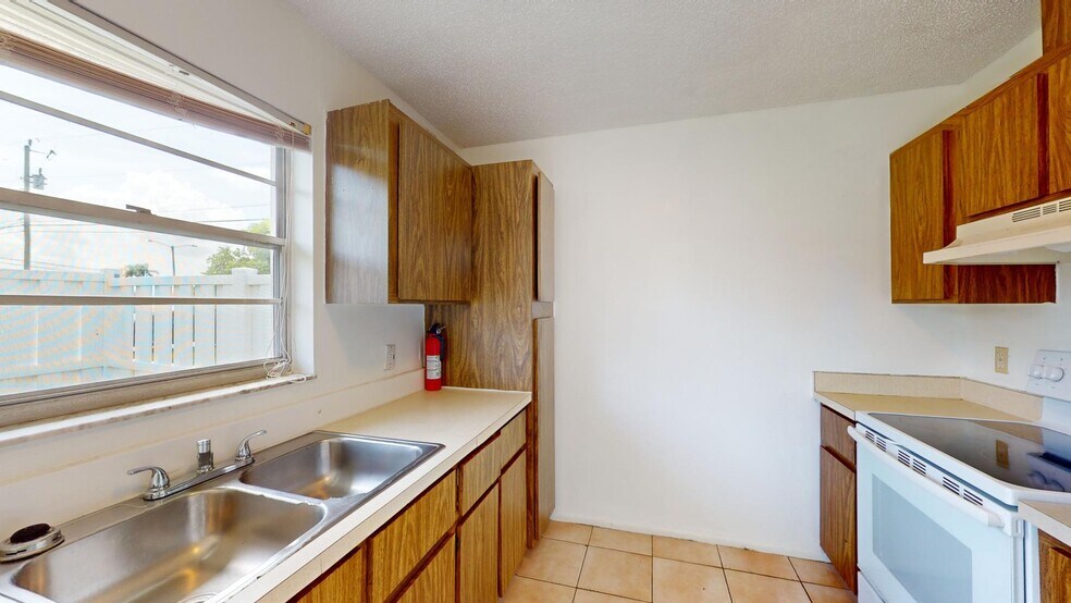 More Photos Of 403 Hancock Bridge Pkwy, Cape Coral Apartments For Sale
