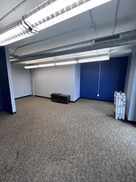 More Photos Of 318 S Broadway, Rochester General Retail For Sale