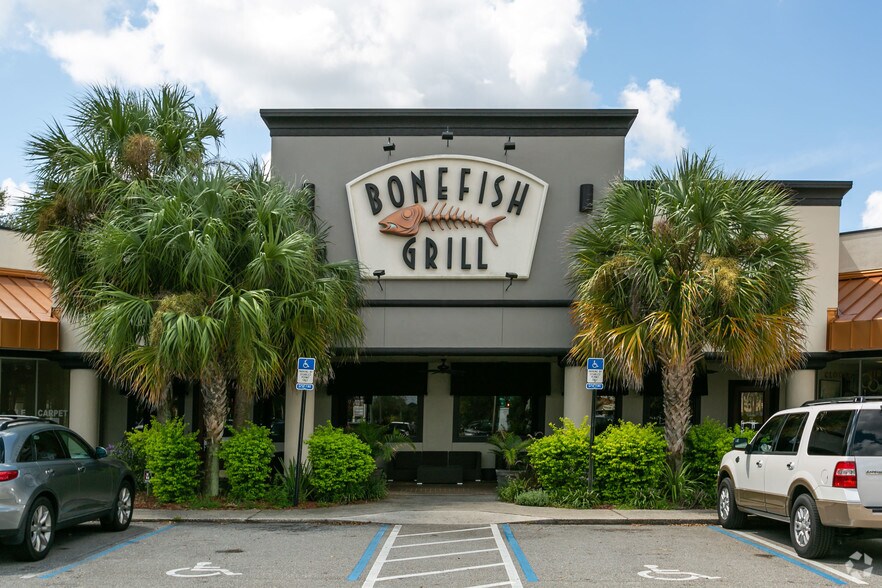 More Photos Of 10950-10960 San Jose Blvd, Jacksonville Storefront For Lease