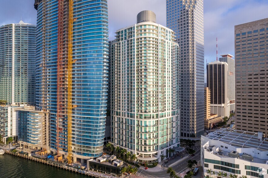 Primary Photo Of 300 S Biscayne Blvd, Miami Apartments For Lease