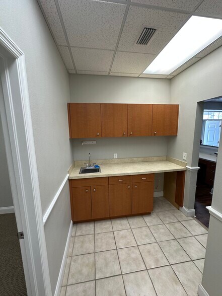 More Photos Of 1462-1466 E Bloomingdale Ave, Valrico Office For Sale
