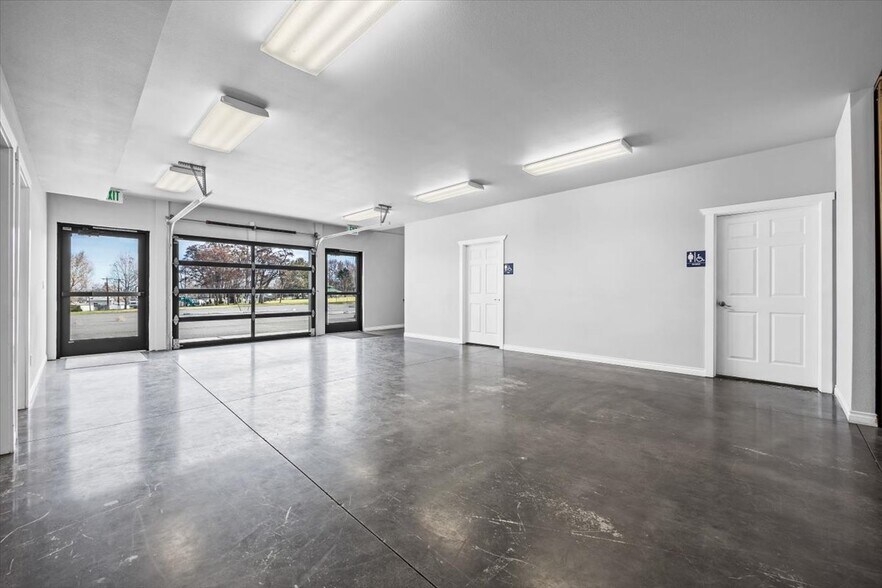 More Photos Of 4771 W Van Giesen St, West Richland Light Distribution For Sale