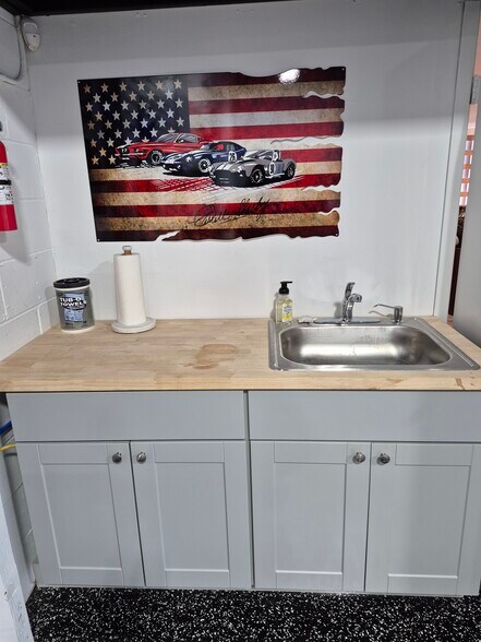 More Photos Of 493 Johnson Ave, Bohemia Warehouse For Sale