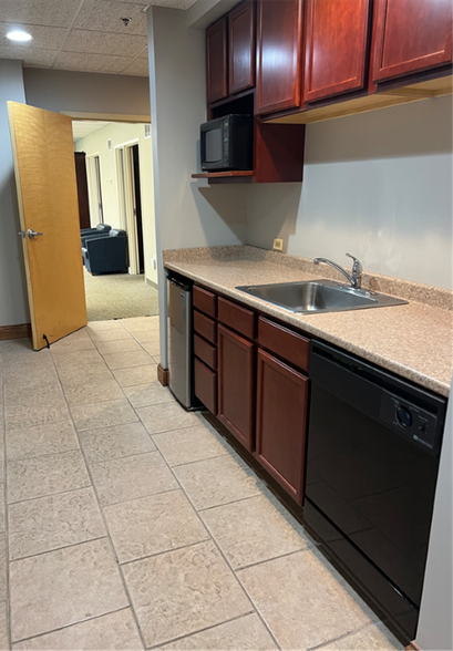 More Photos Of 770 Beacon St, West Dundee Medical For Sale