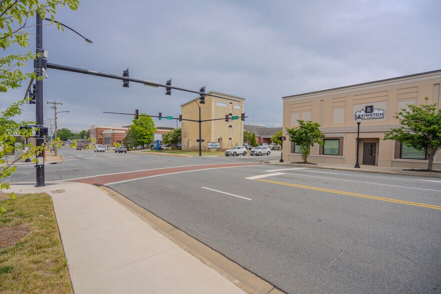 More Photos Of 1 N State St, Lexington Showroom For Sale