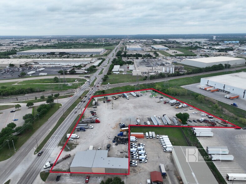 More Photos Of 3900 N Beach St, Haltom City Warehouse For Sale