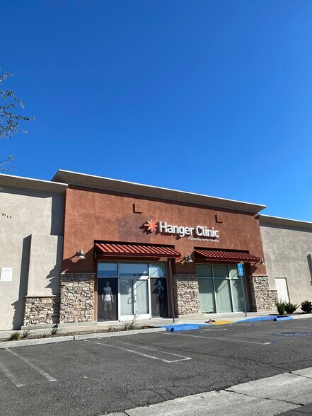 More Photos Of 3000-3024 W Florida Ave, Hemet Freestanding For Lease