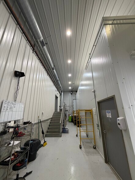 More Photos Of 825 Atlantic Hwy, Warren Manufacturing For Sale