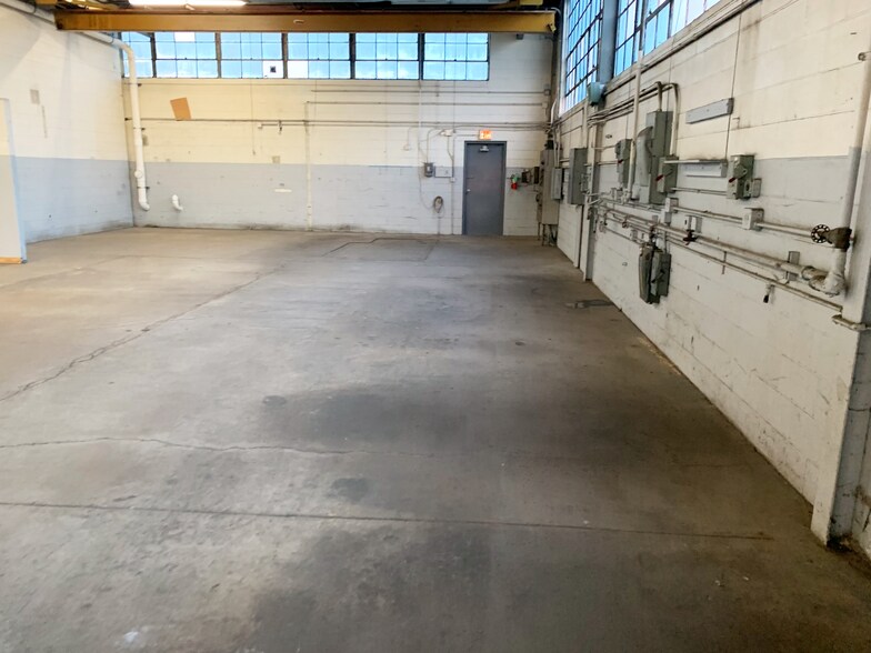 More Photos Of 221 King St, Elk Grove Village Manufacturing For Sale