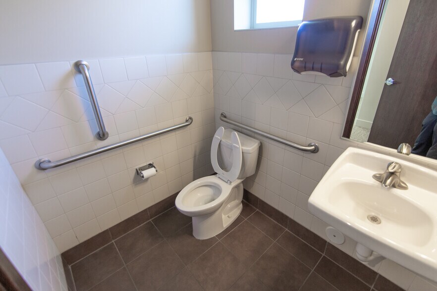 More Photos Of 197 N 290 W, Lindon Office Residential For Lease